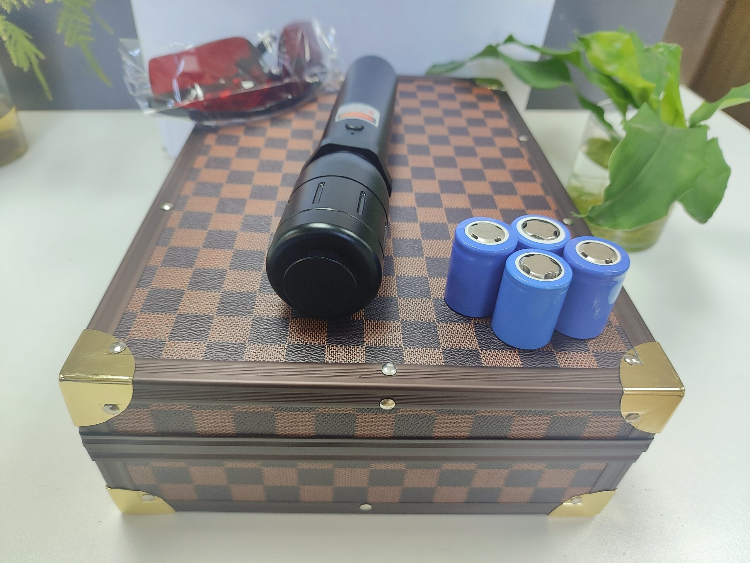 Green blue red white yellow violet colorful high-power laser pointers outdoor adventures 1