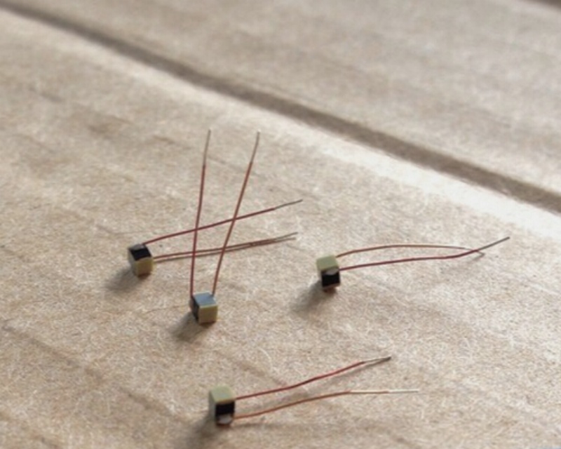 NEC Piezoelectric Driver Piezoelectric Ceramic Laminated Voltage Stacked AM1.2*1.2*1.7D-1F